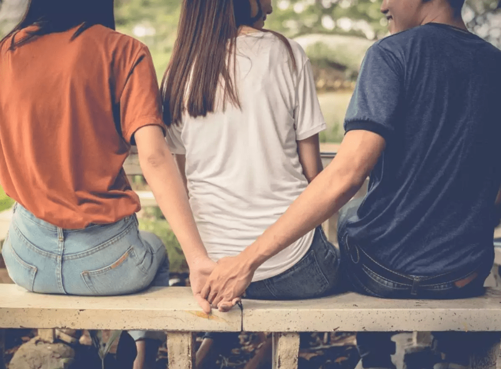 8 Indications That He Cheated Despite His Refusal to Admit It