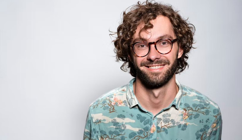 3 Male Signs That You Will Lose If You Try To Keep Them Under Your Shoe