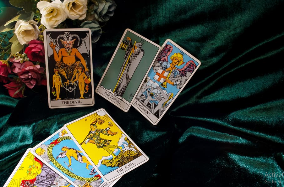 Here’s How To Find Your Tarot Birth Card