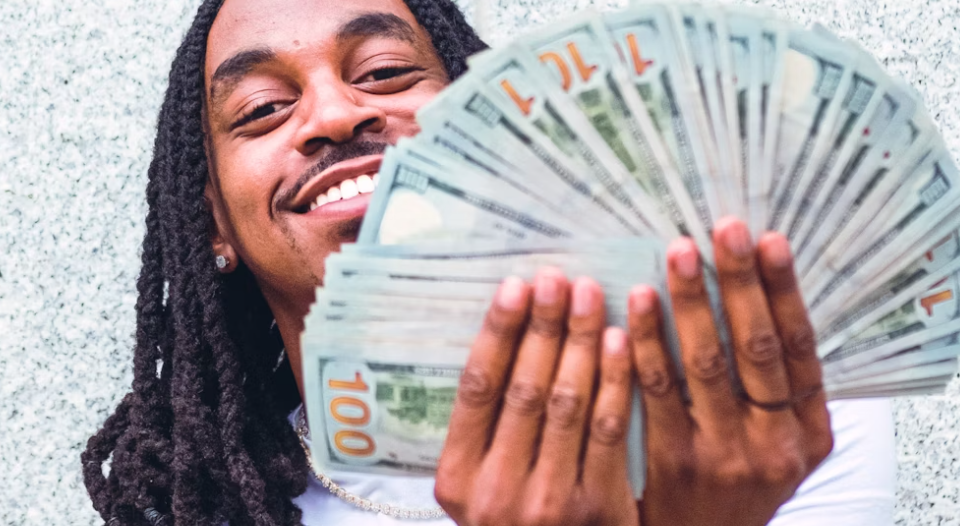 5 Zodiacs Who Always Randomly Find Money