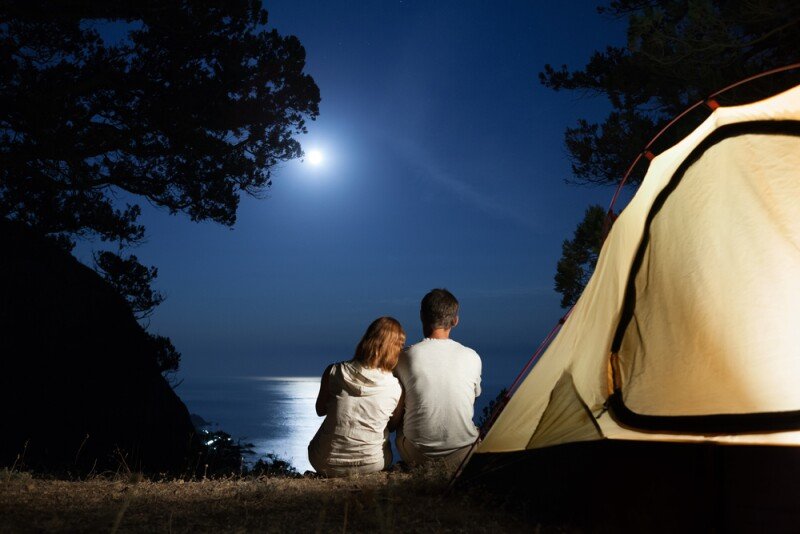 3 Zodiacs Experience Fated Love Under Pisces Lunar Eclipse (9/17)