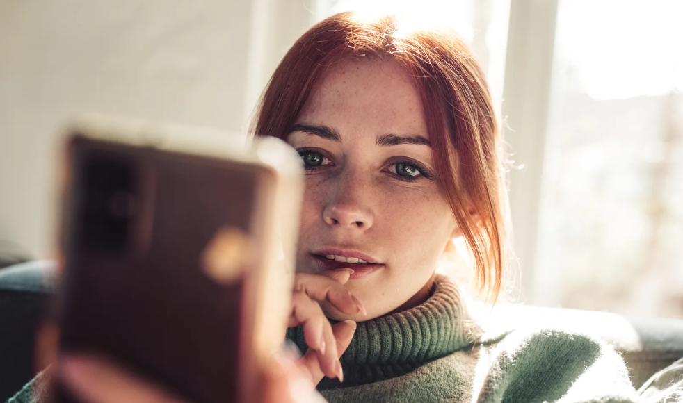 4 Zodiac Signs Most Likely to Hear From an Ex Before Spring